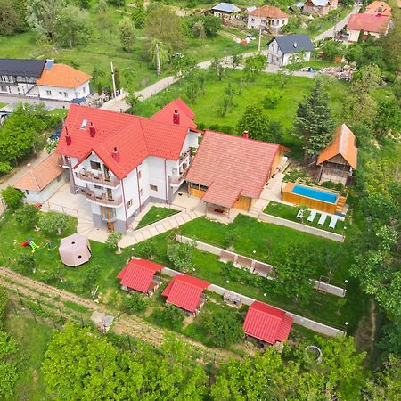 Perla Argesului, Ciubar, Piscina, Lift, Gratar, Cabana, Pensiuni, Hotel Cazare Transfagarasan Curtea De Arges Albestii de Arges Exterior photo
