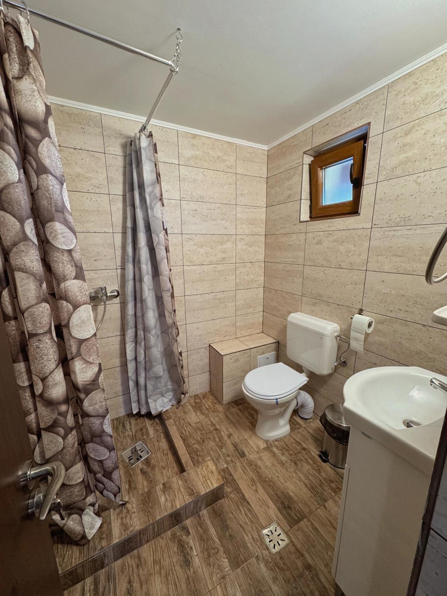 Perla Argesului, Ciubar, Piscina, Lift, Gratar, Cabana, Pensiuni, Hotel Cazare Transfagarasan Curtea De Arges Albestii de Arges Exterior photo